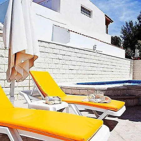 Hébergement de vacances Sleeps 4 Pool Wifi